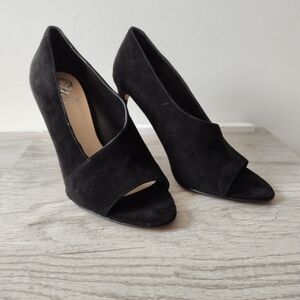 NWOT Vince Camuto Heels S41
